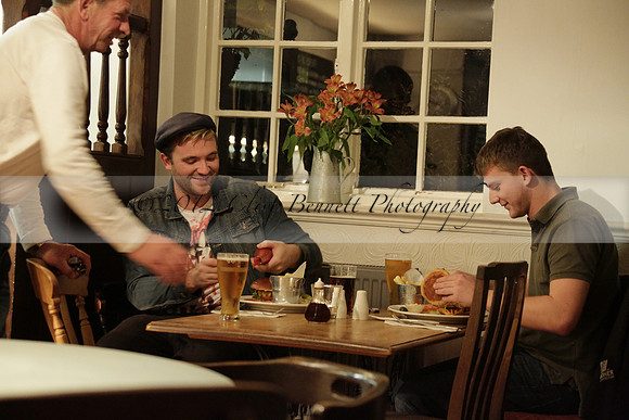 Will B & Geoff Allnutt with guests at The Royal Oak, Midhurst on Friday 25 October 2013. www.polopictures.co.uk