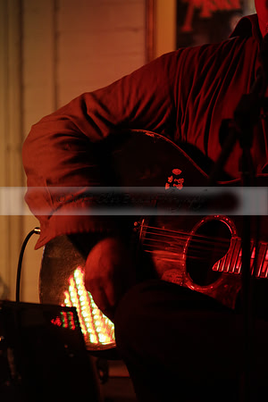 Will B & Geoff Allnutt with guests at The Royal Oak, Midhurst on Friday 25 October 2013. www.polopictures.co.uk