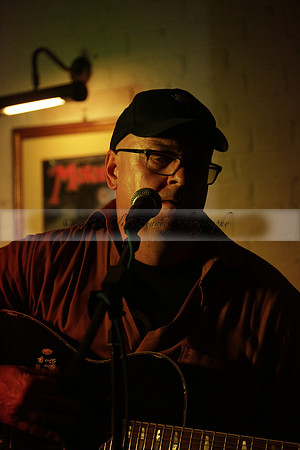 Will B & Geoff Allnutt with guests at The Royal Oak, Midhurst on Friday 25 October 2013. www.polopictures.co.uk