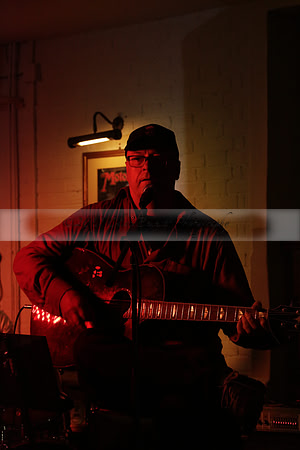 Will B & Geoff Allnutt with guests at The Royal Oak, Midhurst on Friday 25 October 2013. www.polopictures.co.uk