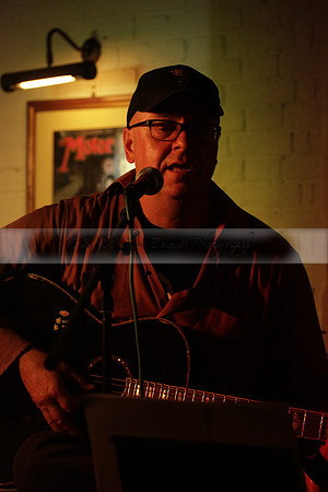 Will B & Geoff Allnutt with guests at The Royal Oak, Midhurst on Friday 25 October 2013. www.polopictures.co.uk