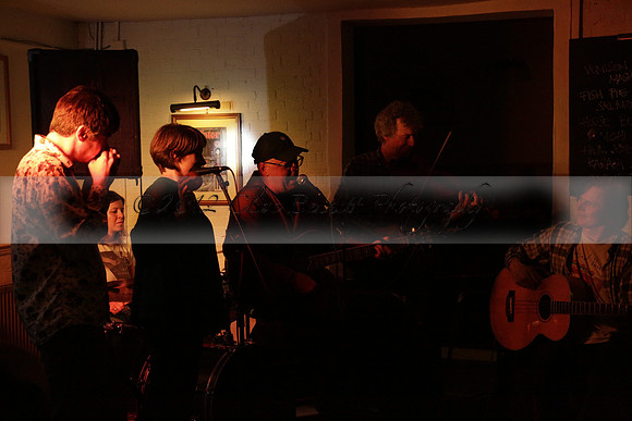 Will B & Geoff Allnutt with guests at The Royal Oak, Midhurst on Friday 25 October 2013. www.polopictures.co.uk