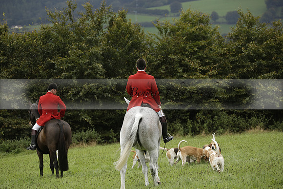 Devon & Somerset Stag Hounds meet at Hillhead Cross on Monday 14 October 2013. 2013.10.14 www.polopictures.co.uk