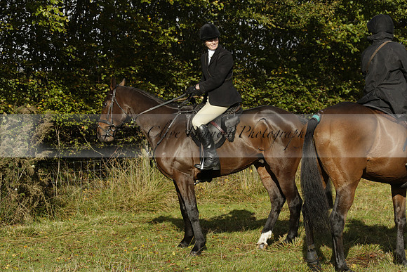 Devon & Somerset StagHounds meet at Five Cross Ways on Thursday 17 October 2013. 2013.10.17 www.polopictures.co.uk